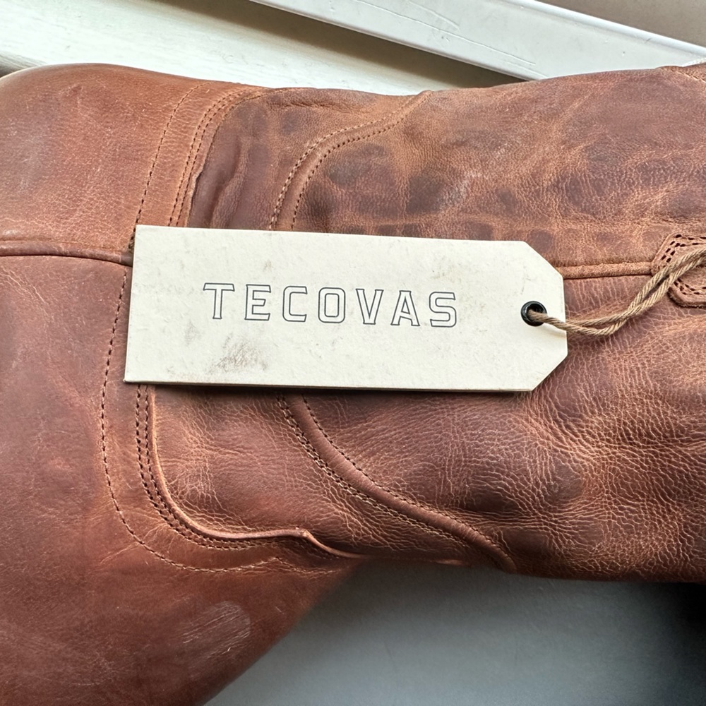 Brand New Tecovas “The Earl” in the Scotch colored Goat Skin boots.  Men’s boots